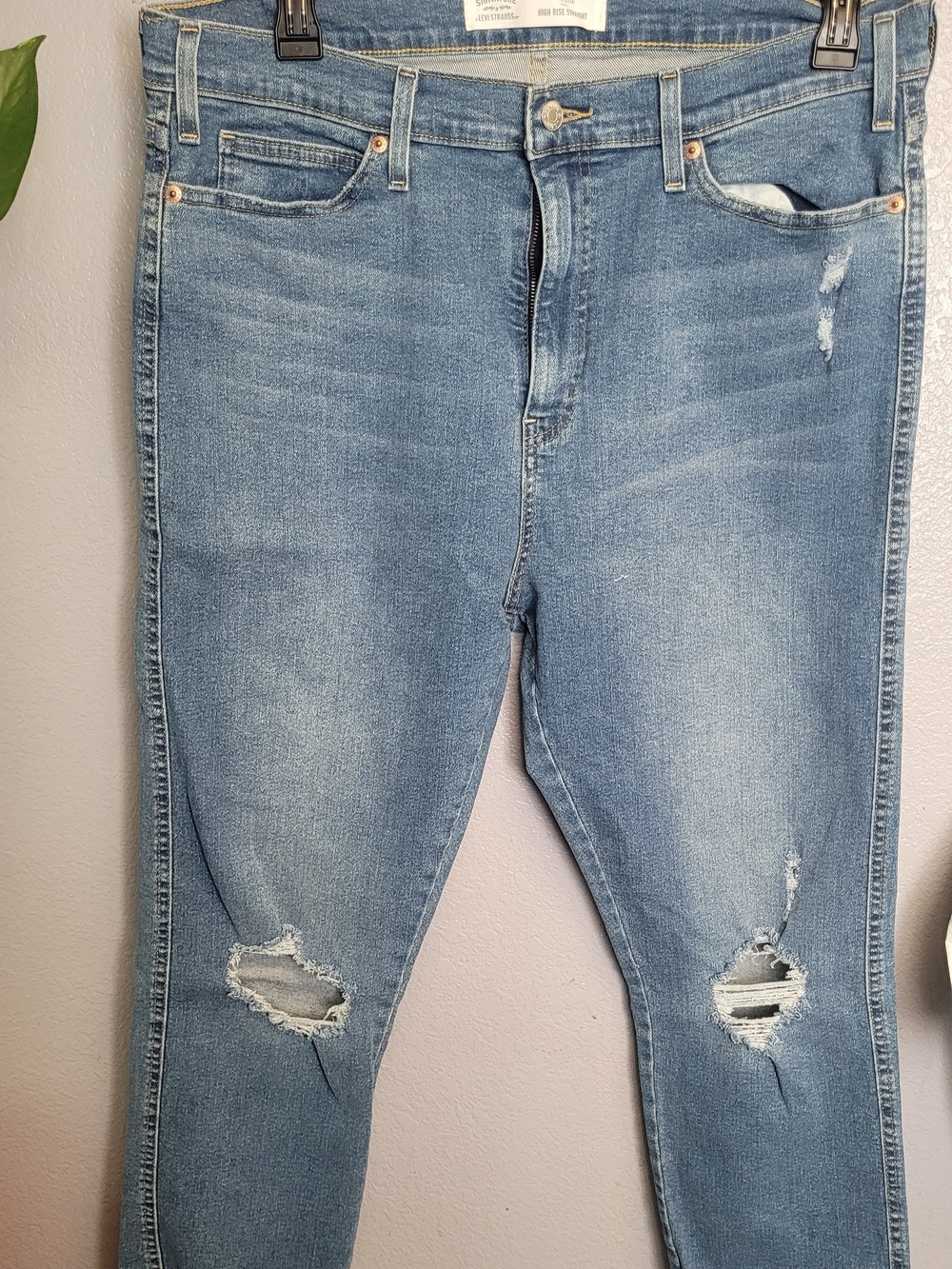 Levis Women's Light Blue Distressed Jeans, Cropped